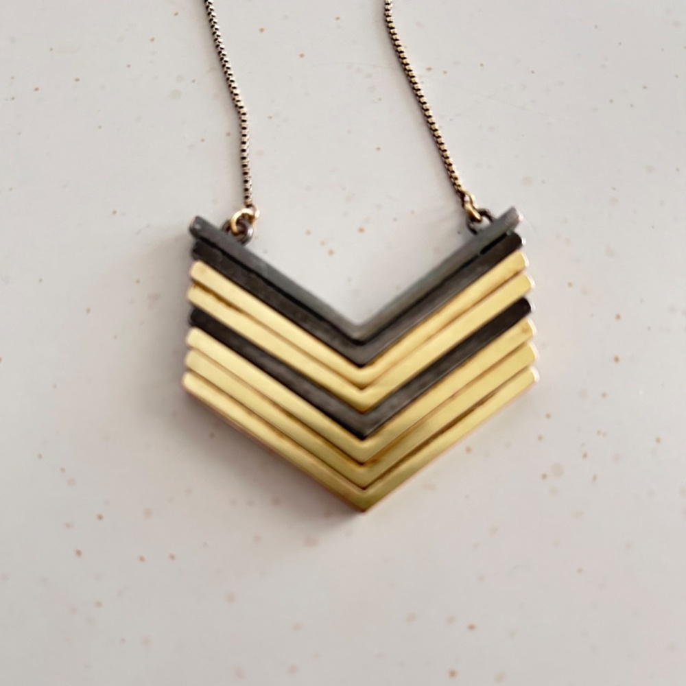 MADEWELL Arrowstack Vintage Chevron Layered Necklace Gold and Black Toned - Picture 5 of 11